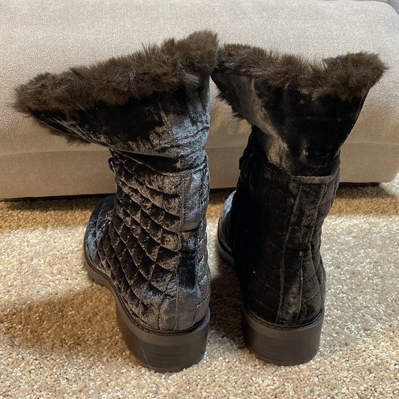 NWT (7.5) Isaac Mizrahi brown fur ankle boots Leanna BM new suede quilted laceup - Picture 9 of 15